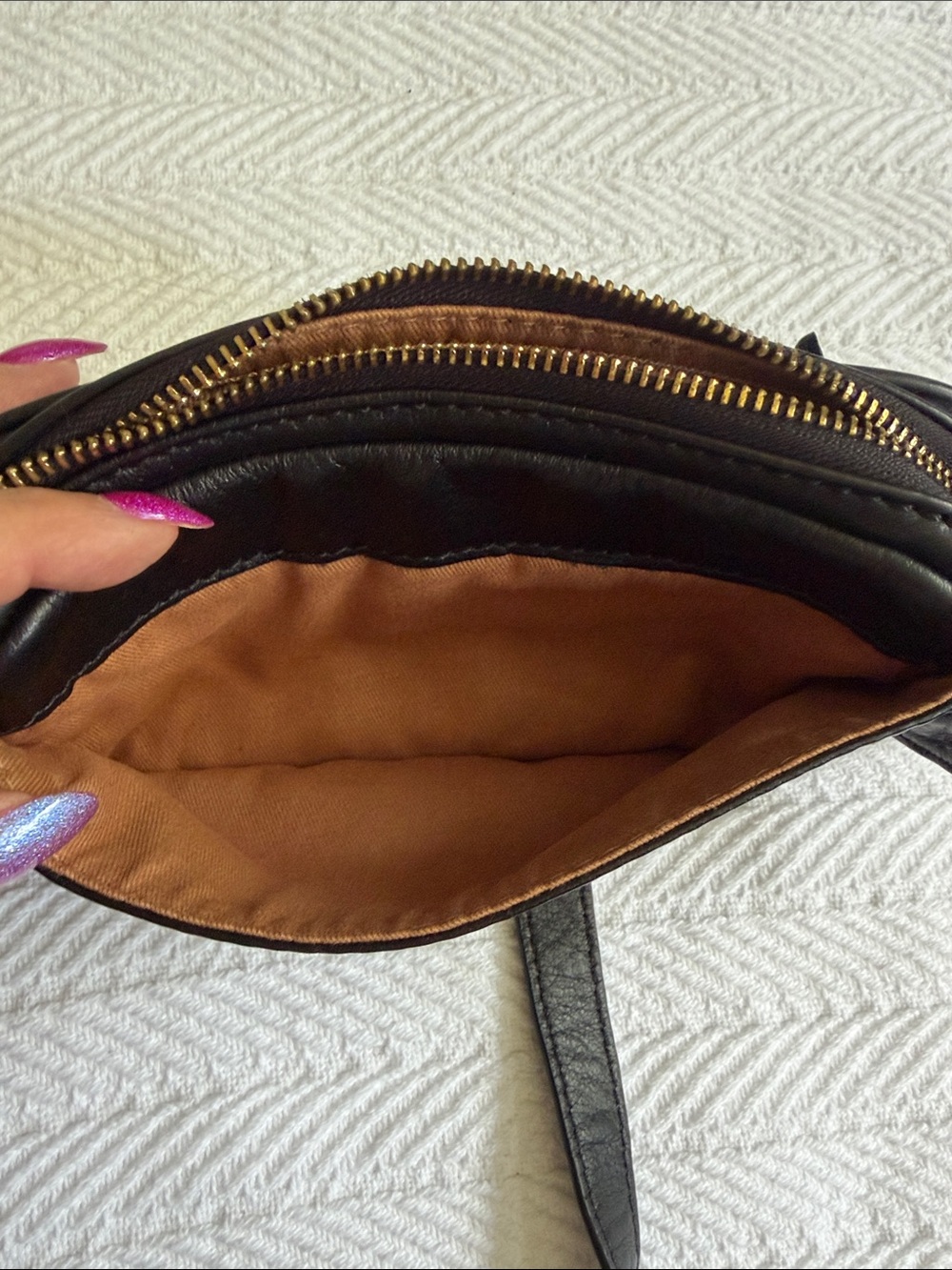 HOBO Black Leather Crossbody Belt Bag with Tassel Pull - Picture 5 of 7